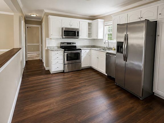 4th image of 654 Gay Drive
