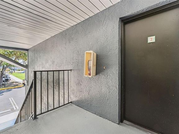 3rd image of 4202 Pershing Pointe Pl APT 7