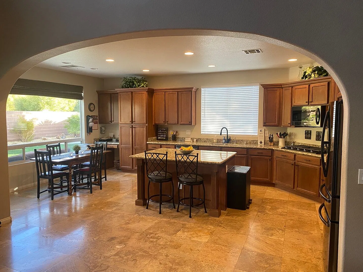5 bed home, bed and full bath downstairs. 3 car garage, pool, spa — Photo 2