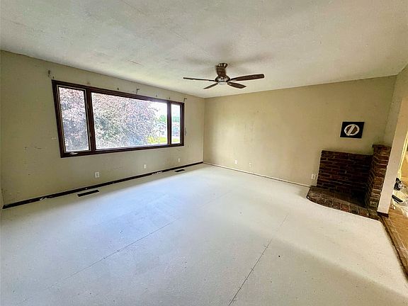 2nd image of 1813 Stag Ln