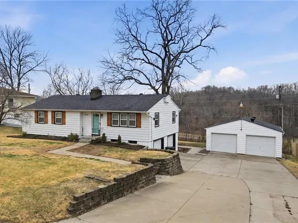2816 Berry Ln, Independence, MO 64057