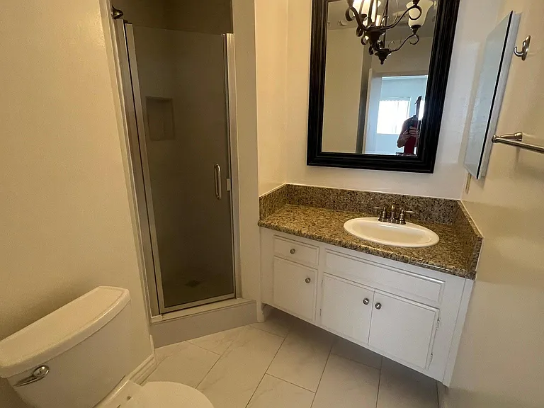 1275 Barry Ave #3 — Photo 2