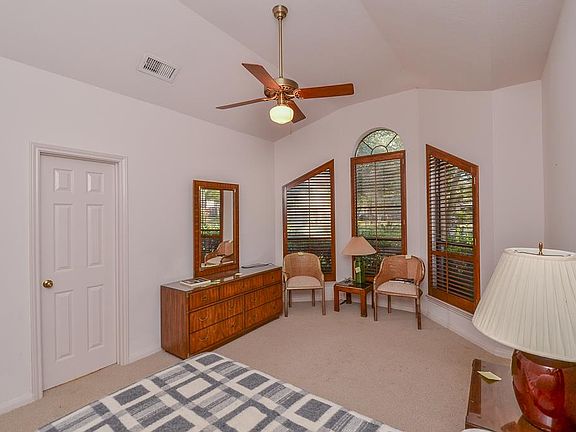 4th image of 38 Kelliwood Courts Cir