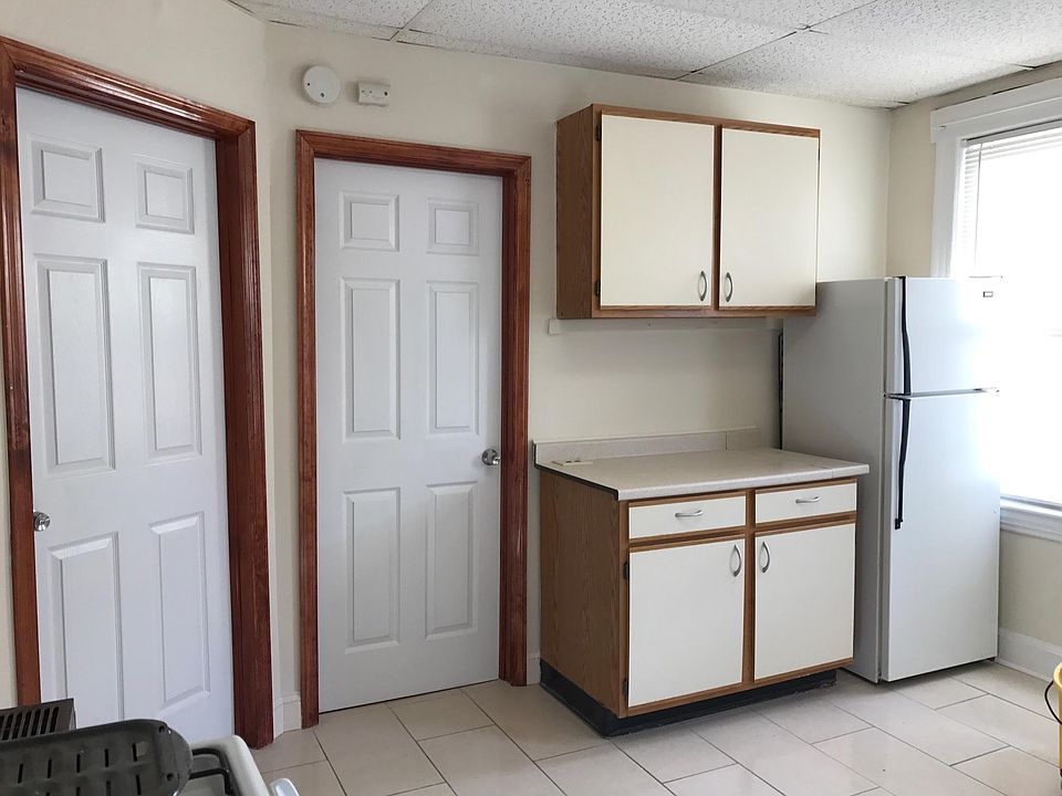2nd image of 15 Arthur St APT 2
