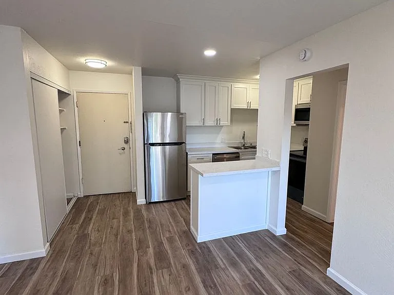532 Bancroft Avenue — Photo 2