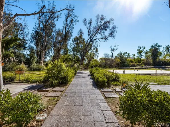 10011 Sunderland St, Santa Ana, CA 92705