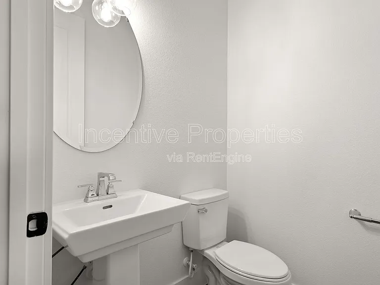 566 S Grandview Ave — Photo 13