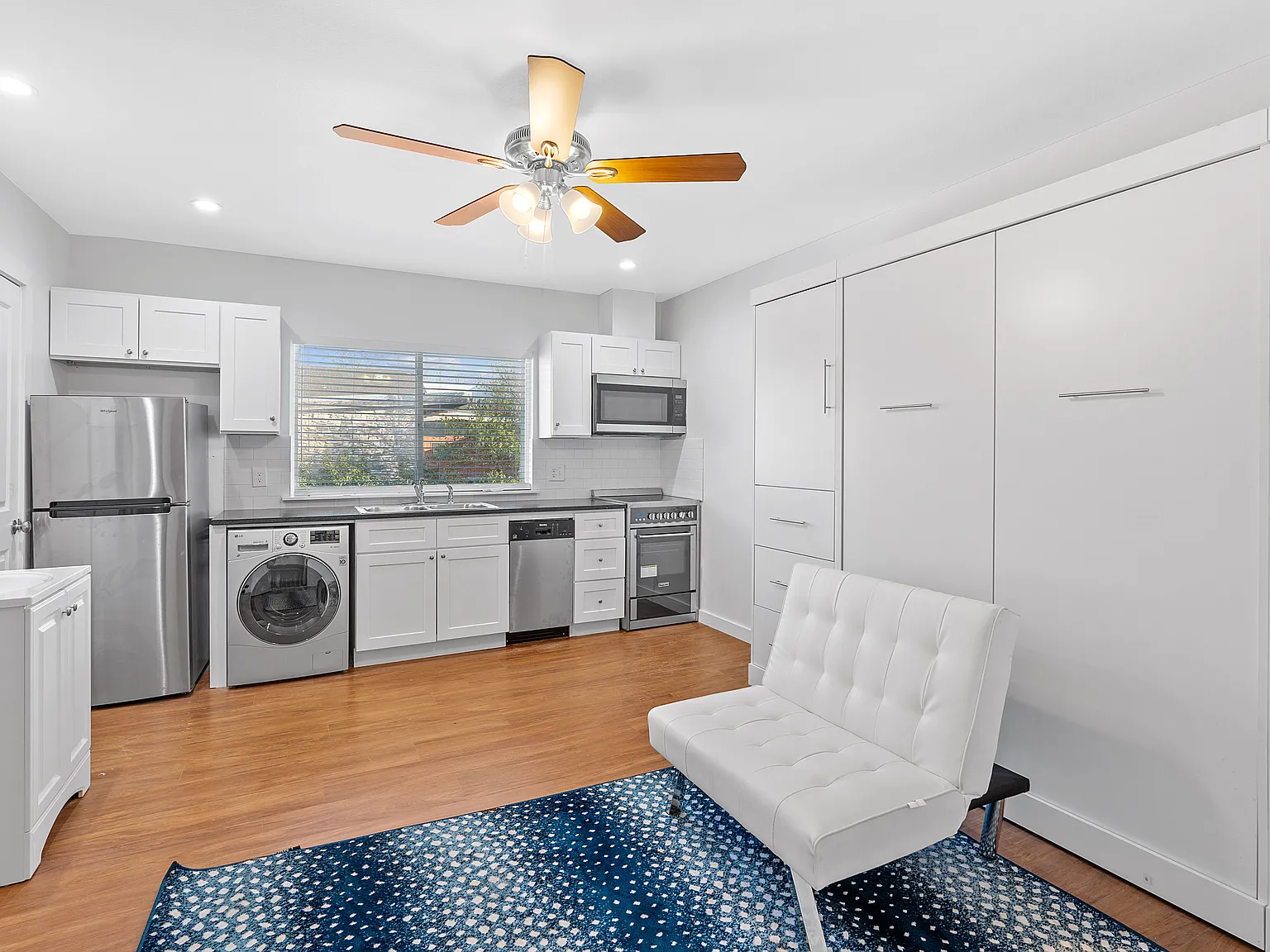 Studio, 300 sqft, $1,000 — Photo 3
