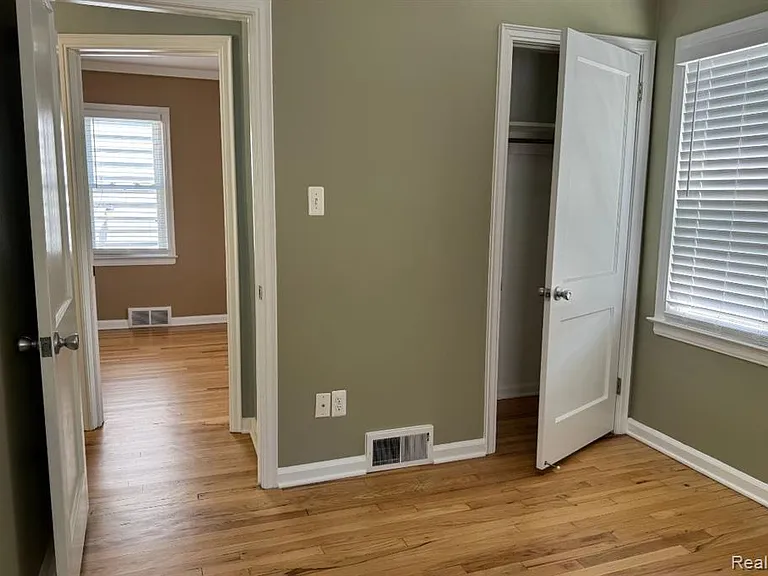 128 Girard Ave — Photo 13