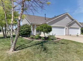 3 Lake Trail Rd, Bloomington, IL 61701