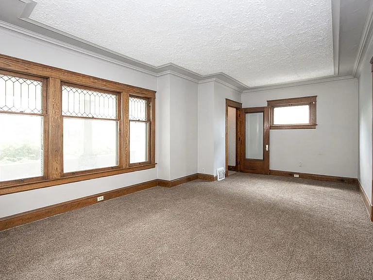 15401 Grovewood Ave — Photo 1