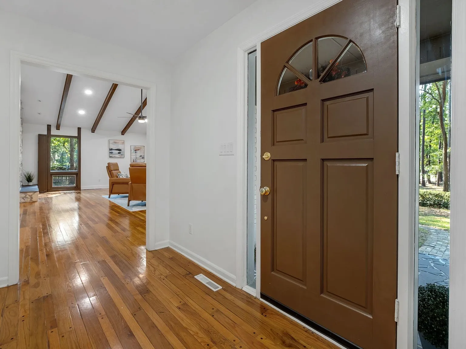 4 bed, 3041 sqft, $3,000 — Photo 2