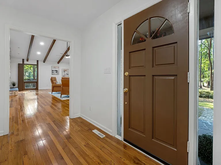 7916 Skipper Ln — Photo 2