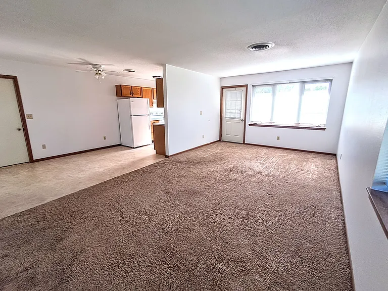950 N Larson St — Photo 4