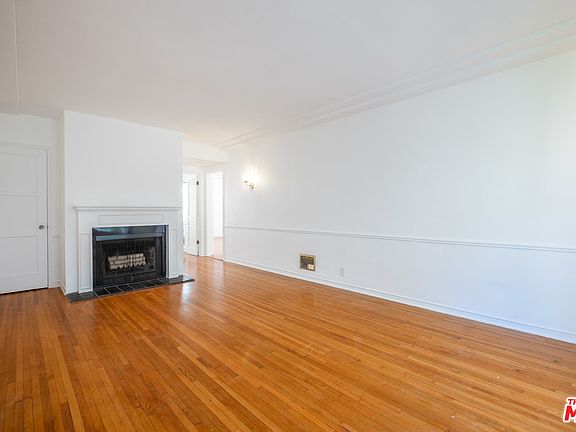 5th image of 532 N Sycamore Ave #A
