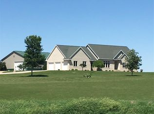 6572 21st Avenue Dr, Vinton, IA 52349