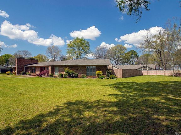 3rd image of 305 Cottonwood Dr