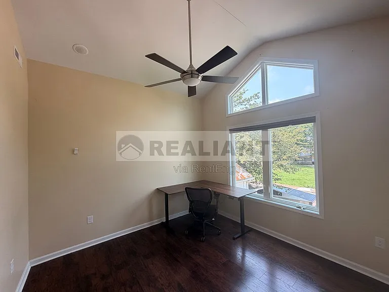 438 Kenton St — Photo 18