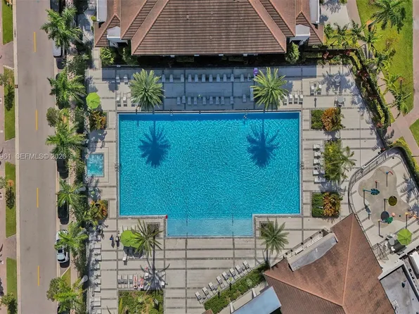 8001 NW 41st St, Doral, FL