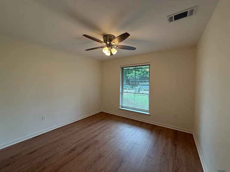 8763 Sharlane Dr — Photo 5
