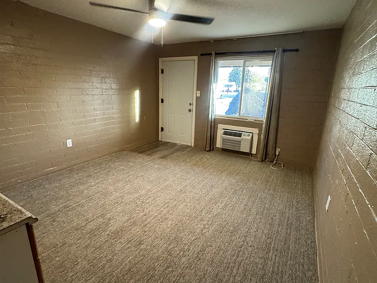 221 S Main Ave — Photo 18