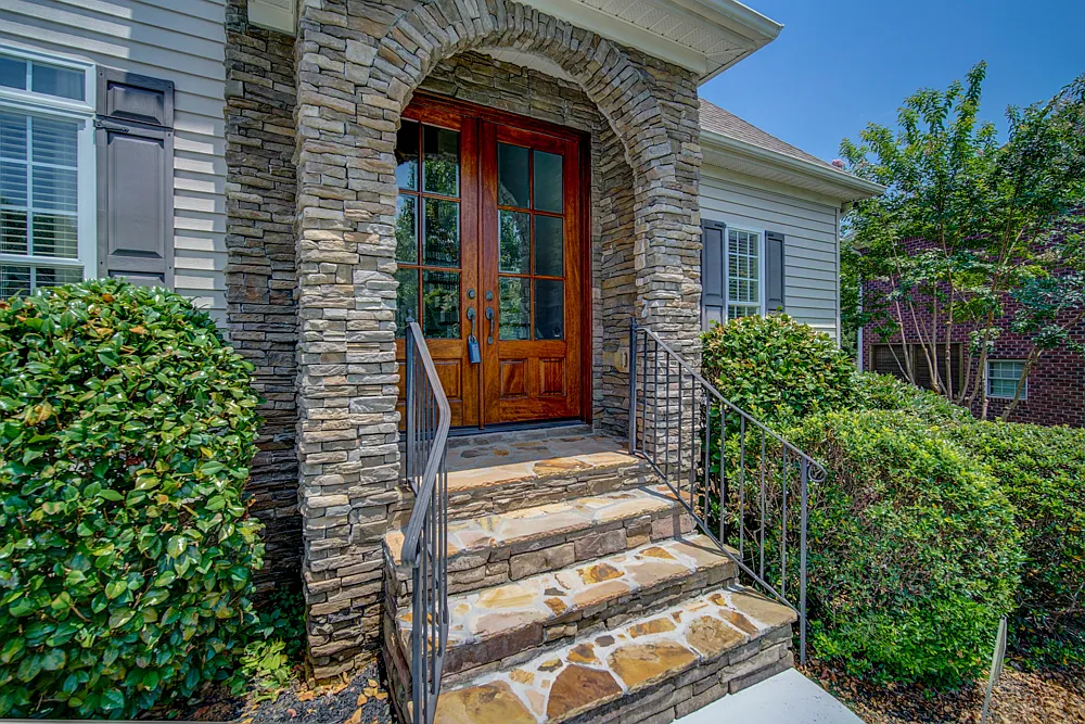 5 BR, 3 BA Home Quiet Cul de Sac, Convenient to Shopping, Schools and I-385 — Photo 4