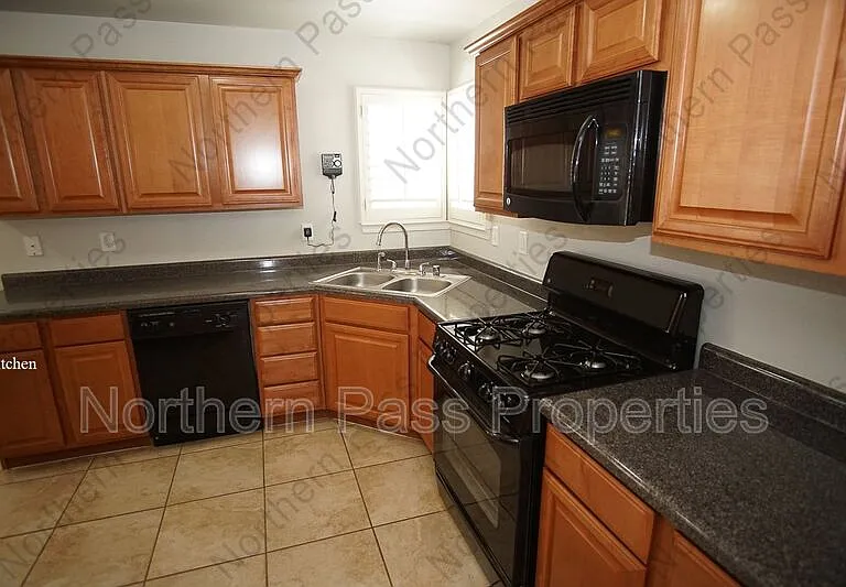 10932 Acoma St — Photo 8