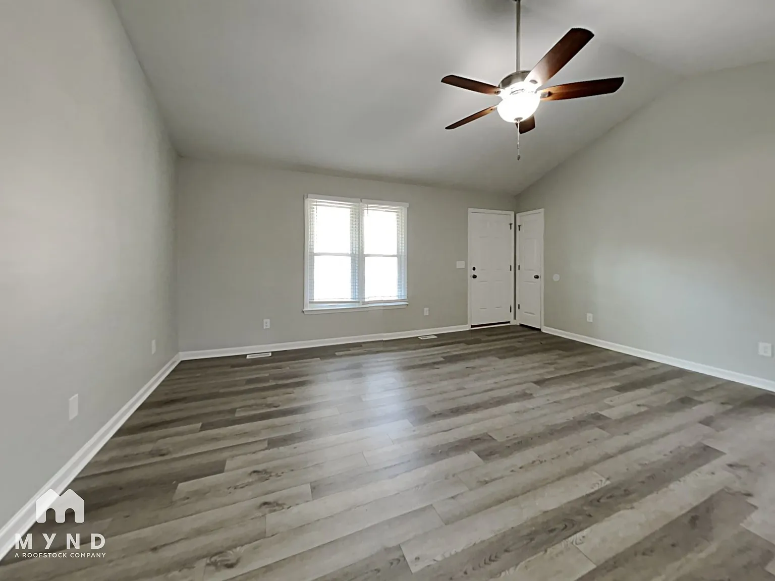 3 bed, 2.0 bath, 1312 sqft, $1,985 — Photo 3
