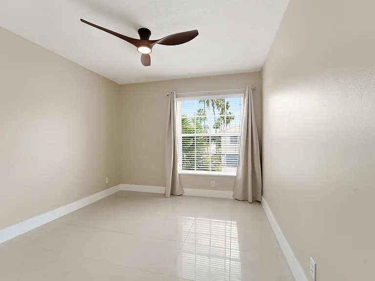 1780 Pierside Cir — Photo 11