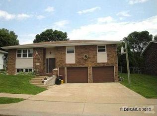 2240 S Way Dr, Dubuque, IA 52002