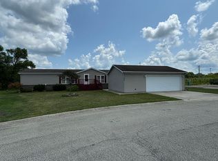 301 Lauren Cir, Chenoa, IL 61726