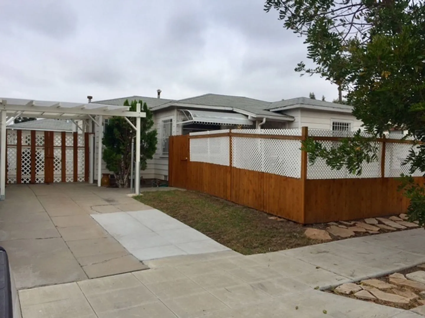 2 bedroom 1 bath house for rent in Talmadge! — Photo 1