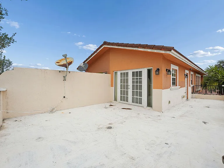 819 SW 7th Ave — Photo 35