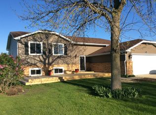 2360 Chestnut Ln, Morris, IL 60450