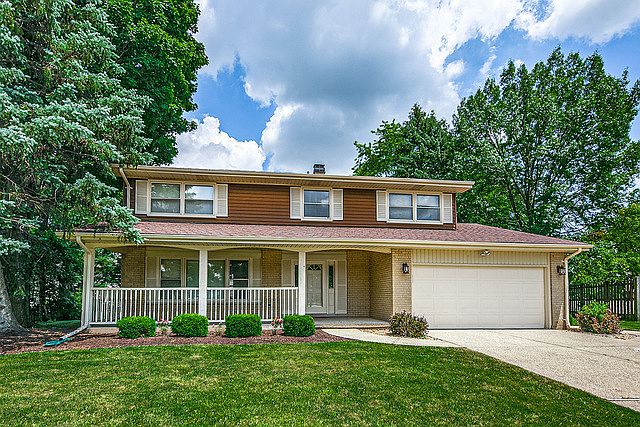 1st image of 23W301 Woodcrest Ct E