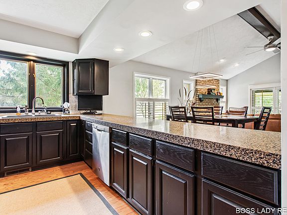 5th image of 6941 Pinehurst Ln NE #1