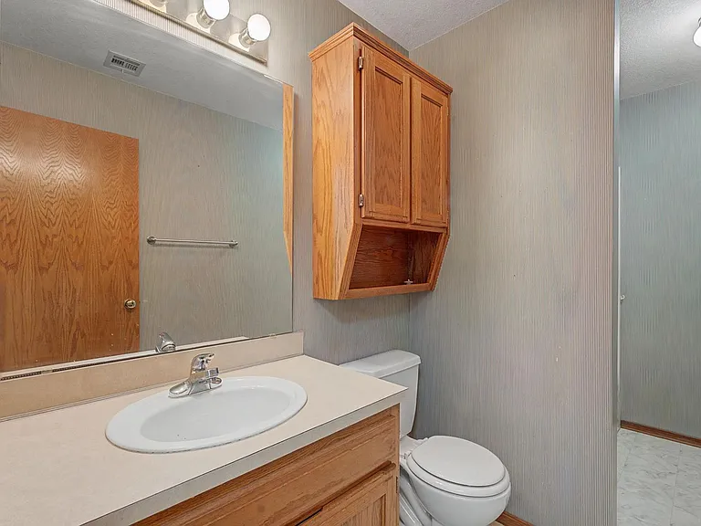 194 Hall Dr — Photo 14