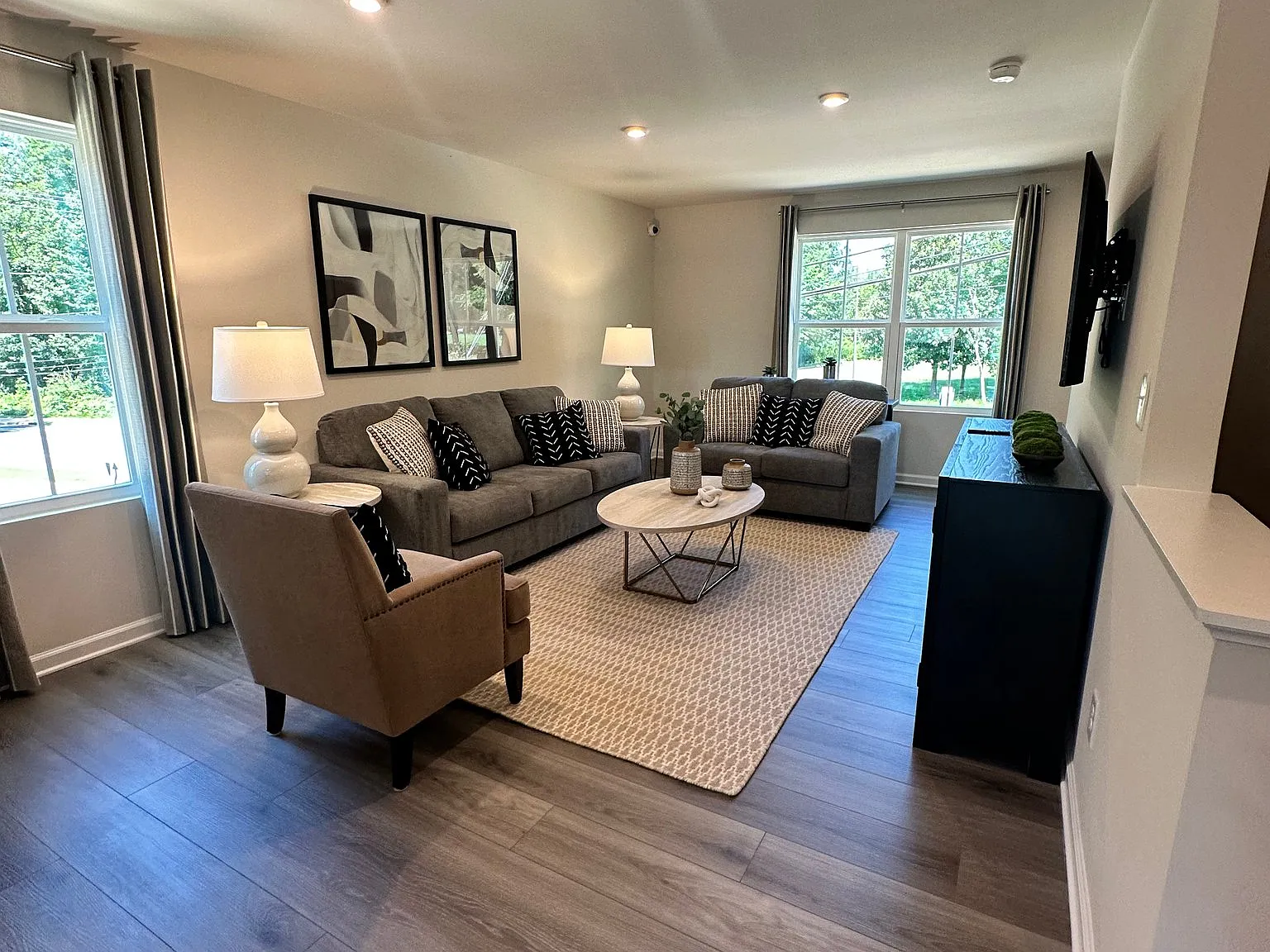 Be the First to Live Here! New 3BR/2.5BA Townhome, Modern finishes and Prime location — Photo 4