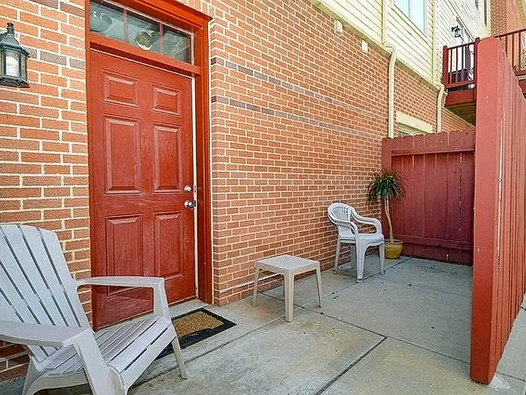586 N Midvale Blvd — Photo 12