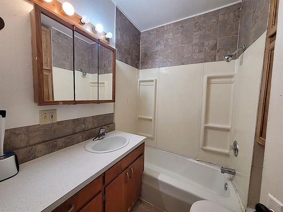 4th image of 573 Dewey Street #1&2