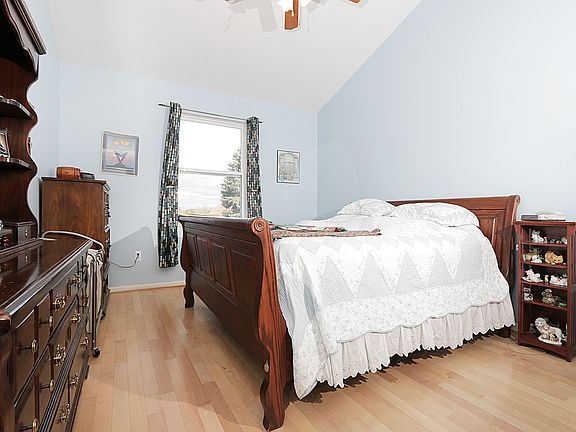4th image of 29977 Camden Cir