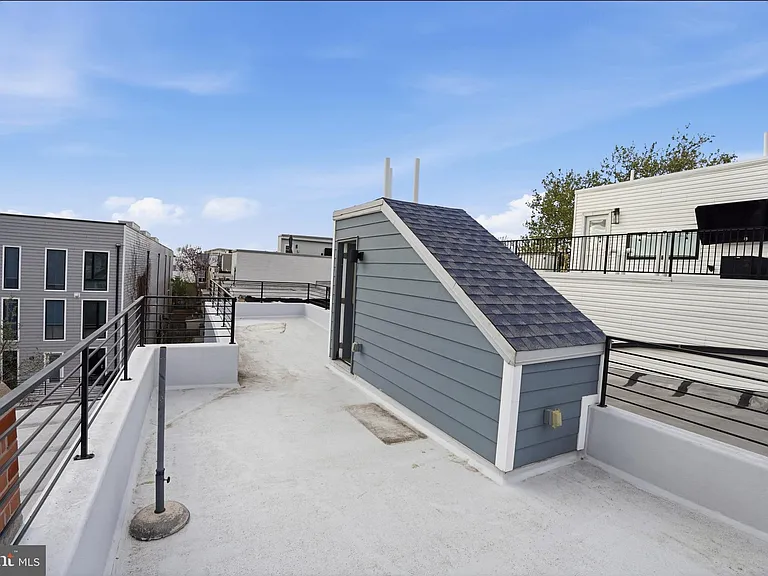 1807 Wylie St — Photo 35