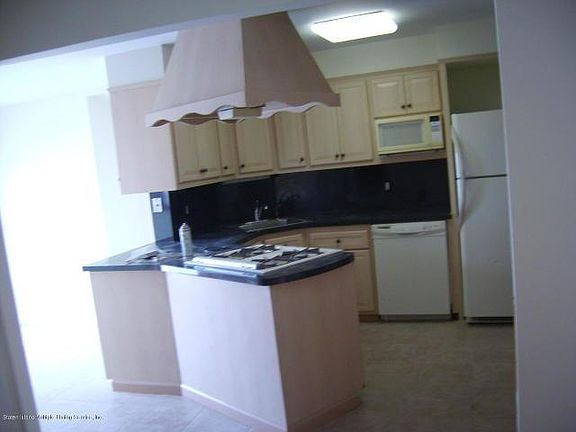 2nd image of 61 Saint Johns Ave