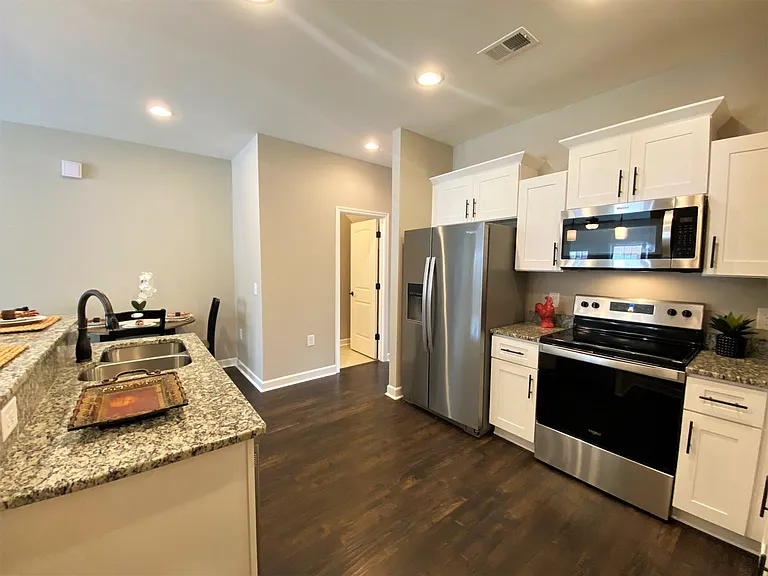1002 Villa Cir — Photo 5