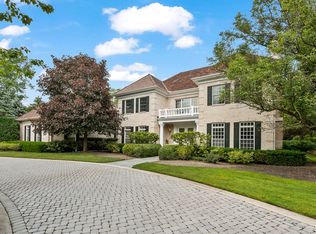 351 Wallace Rd, Lake Forest, IL 60045