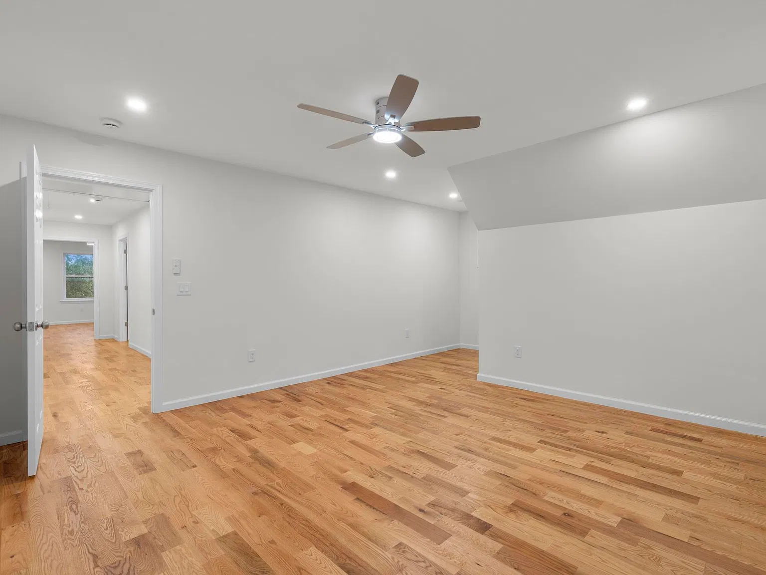 6 bed, 1700 sqft, $5,000 — Photo 3