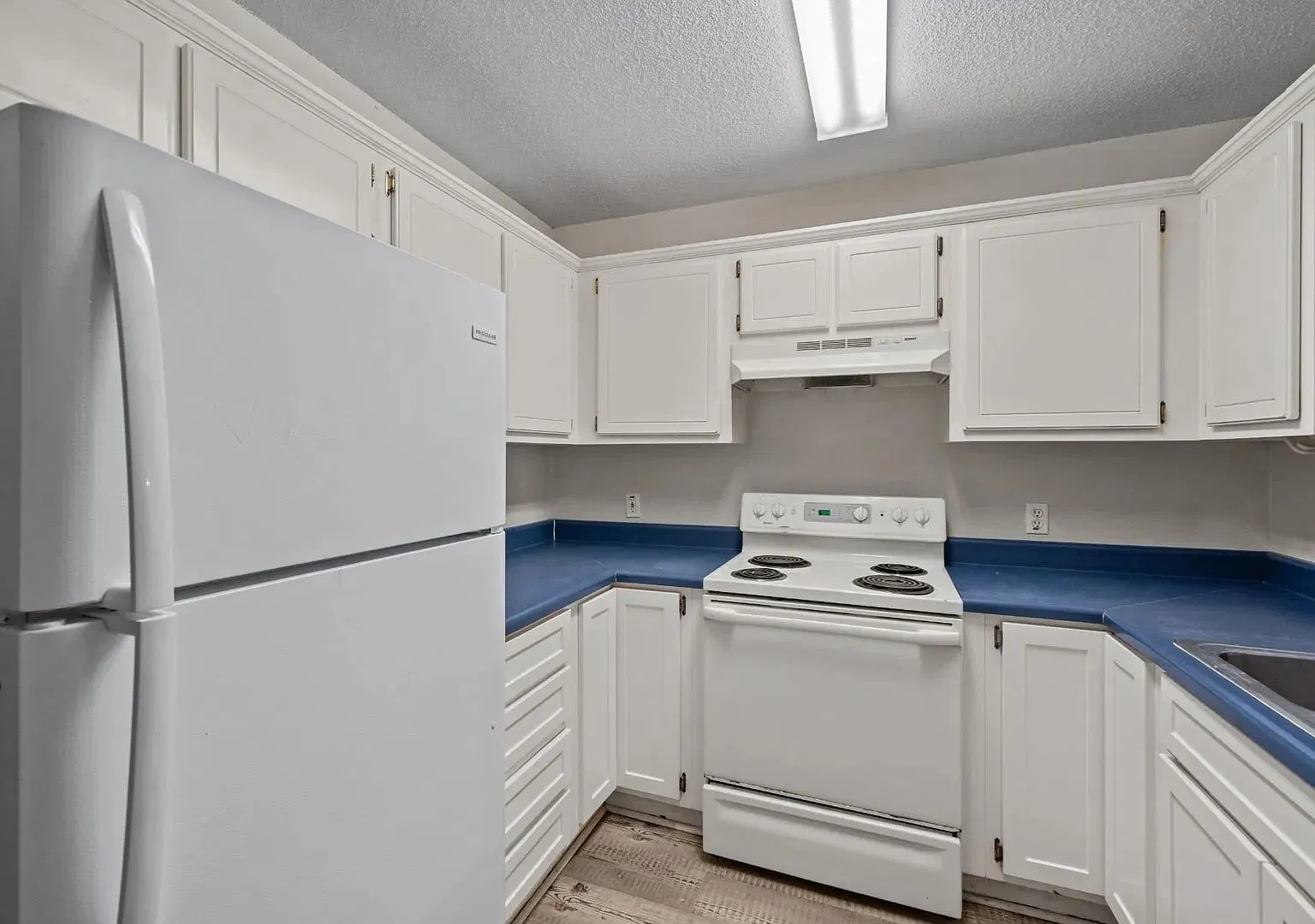 125 Town Park Dr — Photo 3