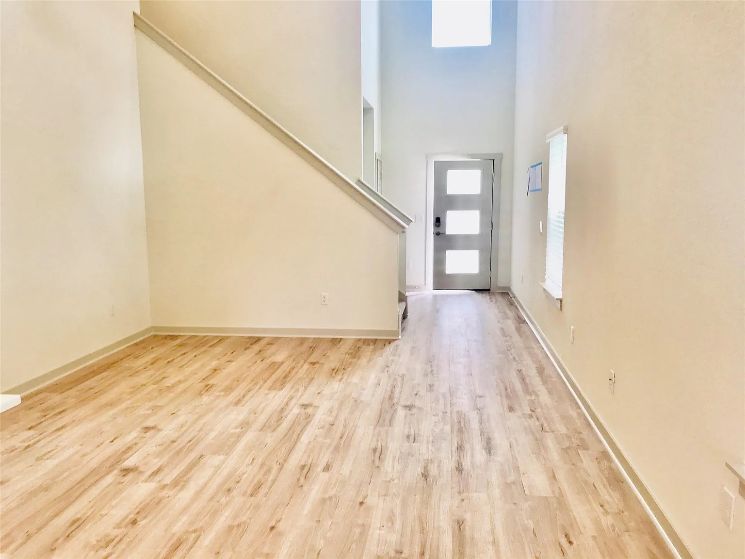 3 bed, 2.5 bath, 1813 sqft, $2,350 — Photo 2