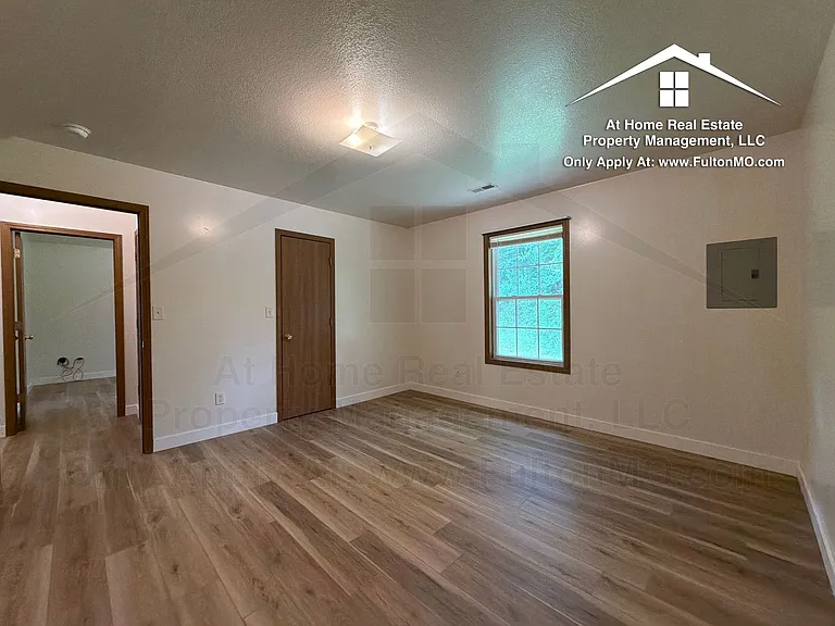 469471 Law Ct — Photo 15