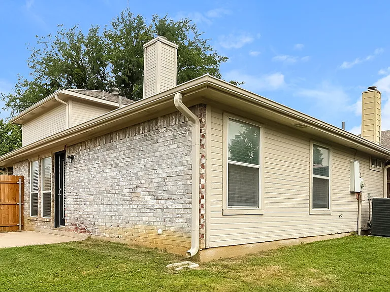 7445 Arbor Hill Dr — Photo 17